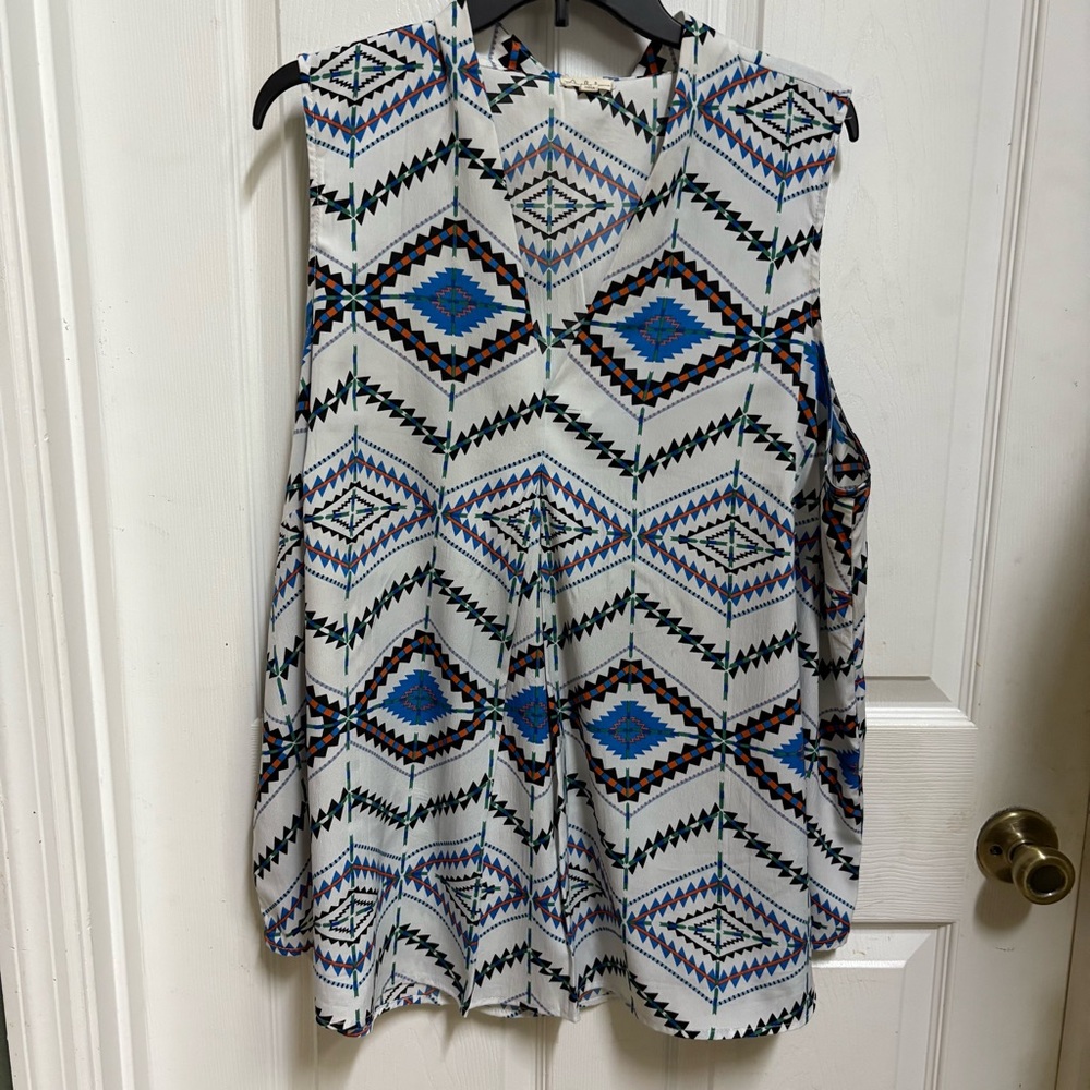 Geometric Patterned Sleeveless Top